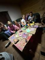 1. oddil novacci barvi kameny na mohylu i sebe.jpg